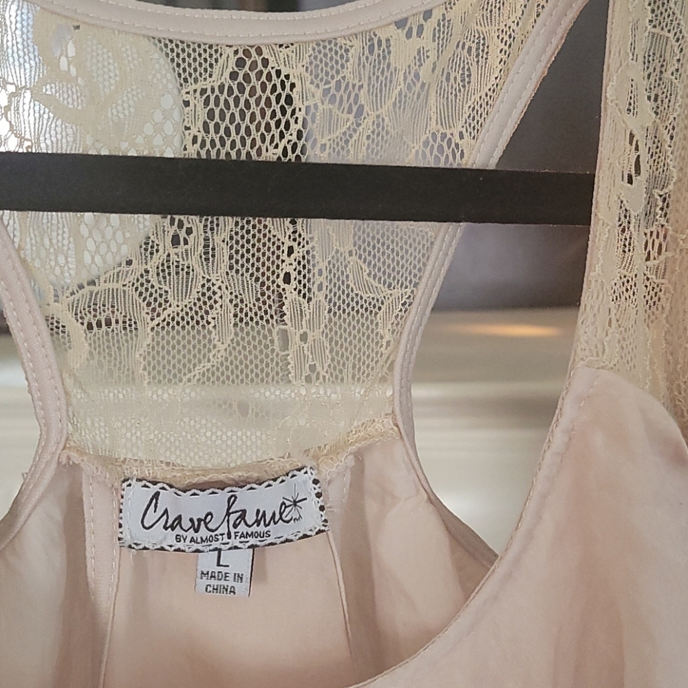 Cold shoulder tank - Picture 4 of 8